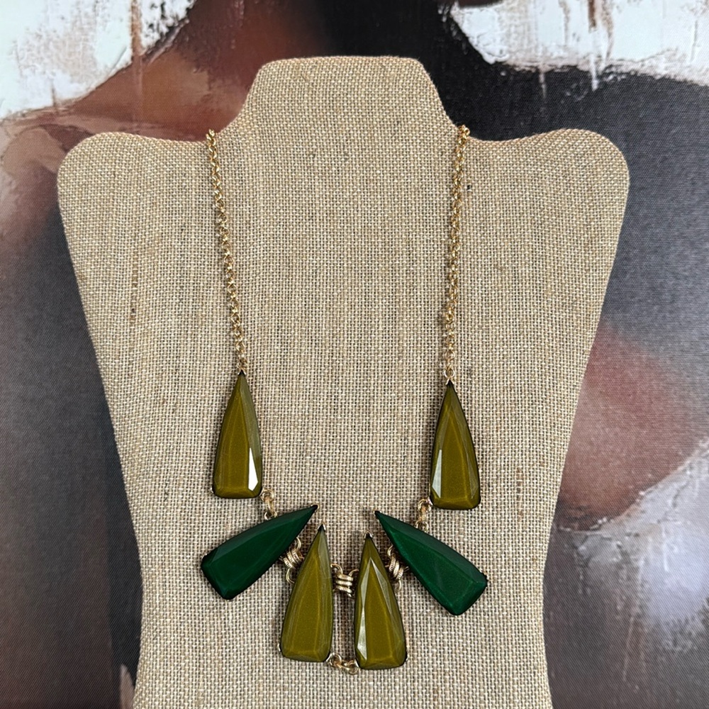 Two-Tone Green Nevklace Set